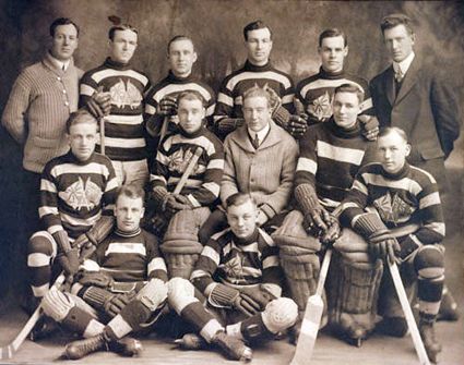 1914-15 Ottawa Senators team photo 1914-15 Ottawa Senators team.jpg