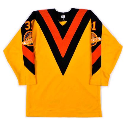  photo Vancouver Canucks 1982-83 F jersey.jpg