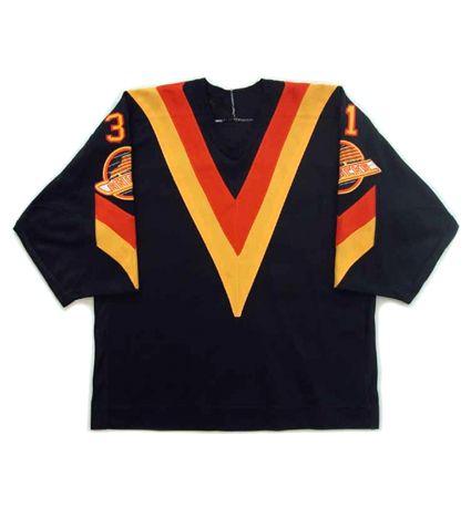  photo Vancouver Canucks 1984-85 F jersey.jpg