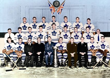 1944-45 Toronto Maple Leafs team photo 1944-45TorontoMapleLeafsteam.jpg