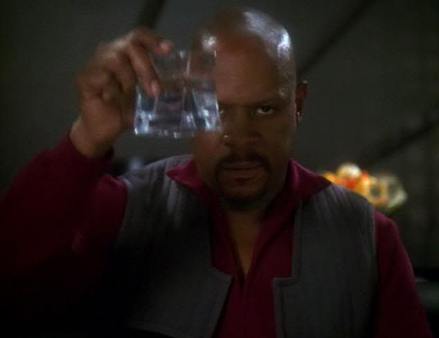 Benjamin_Sisko_toasts_the_good_guys.jpg