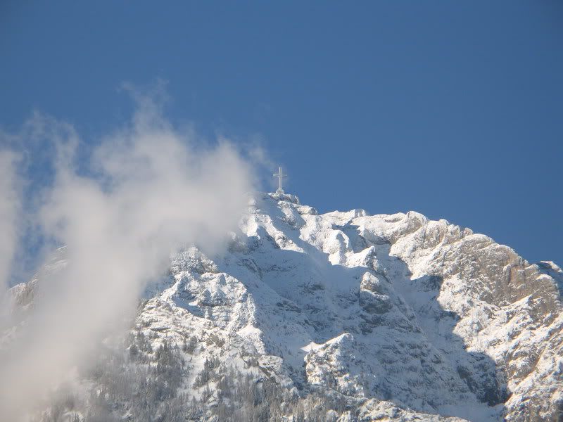 IMAGE: http://i19.photobucket.com/albums/b166/Suedezu/CruceCaraiman.jpg