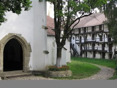 IMAGE: http://i19.photobucket.com/albums/b166/Suedezu/e75351b9.jpg