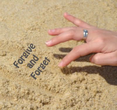 menulis di pasir