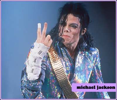 michael_jacksonshowinthefingers.jpg