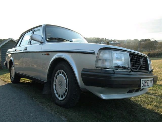 83-Volvo2405.jpg