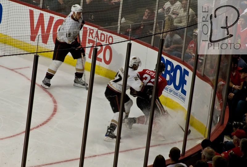 IMAGE: http://i19.photobucket.com/albums/b178/silentlore/hockey_08_09/hawks_ducks/IMG_6006-2.jpg