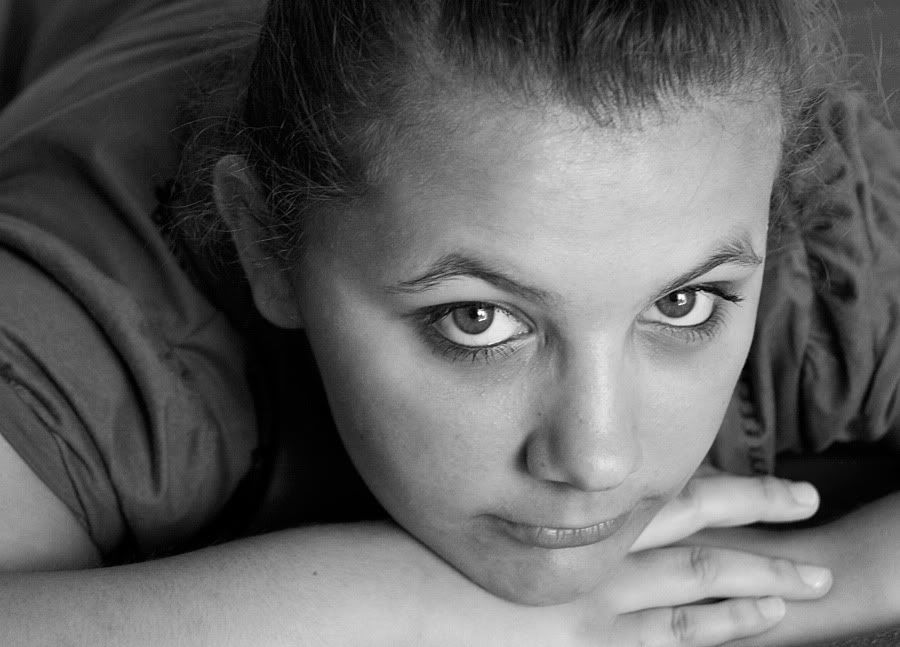 IMAGE: http://i19.photobucket.com/albums/b186/Janika2/Krisztina/Krisztike-Pcs28.jpg