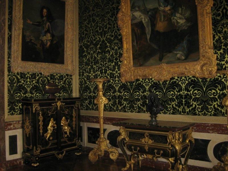 I think this was Marie Antoinette's bedroom. photo 532860_10151088179876209_220953954_n.jpg
