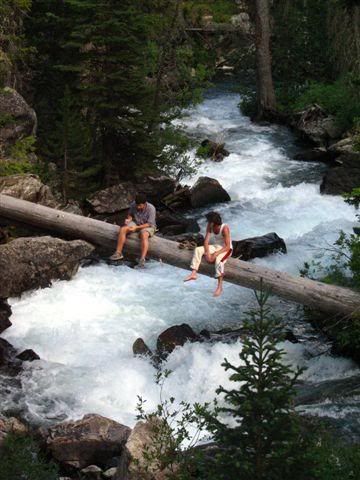 IMAGE: http://i19.photobucket.com/albums/b191/Idnas71/Denver%20and%20Yellowstone%202006/guysonlog.jpg