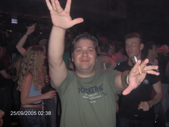 [img width=640]http://i19.photobucket.com/albums/b200/WINTERSEXXX/I%20LOVE%20HARDHOUSE/Afbeelding047.jpg[/img]