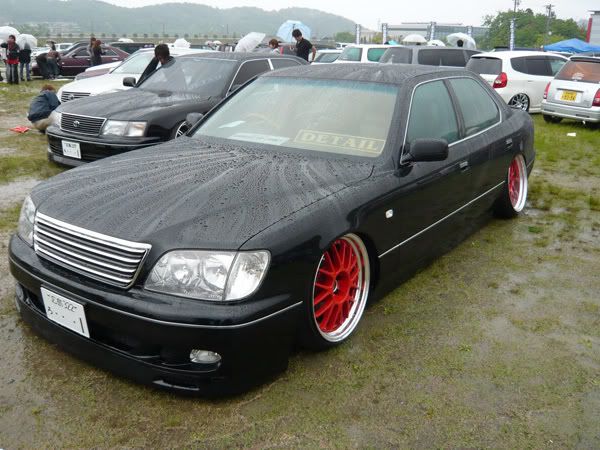 http://i19.photobucket.com/albums/b200/suberi_rps13/VIP%20CARS/07.jpg