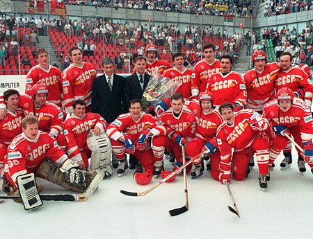 1990 Soviet Union WC gold team photo 1990SovietUnionWCgoldteam.jpg