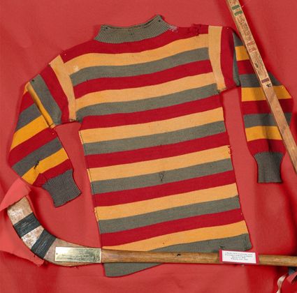 Third String Goalie: The Oldest Hockey Sweater in the World - 1894 Queen's  University Guy Curtis Jersey